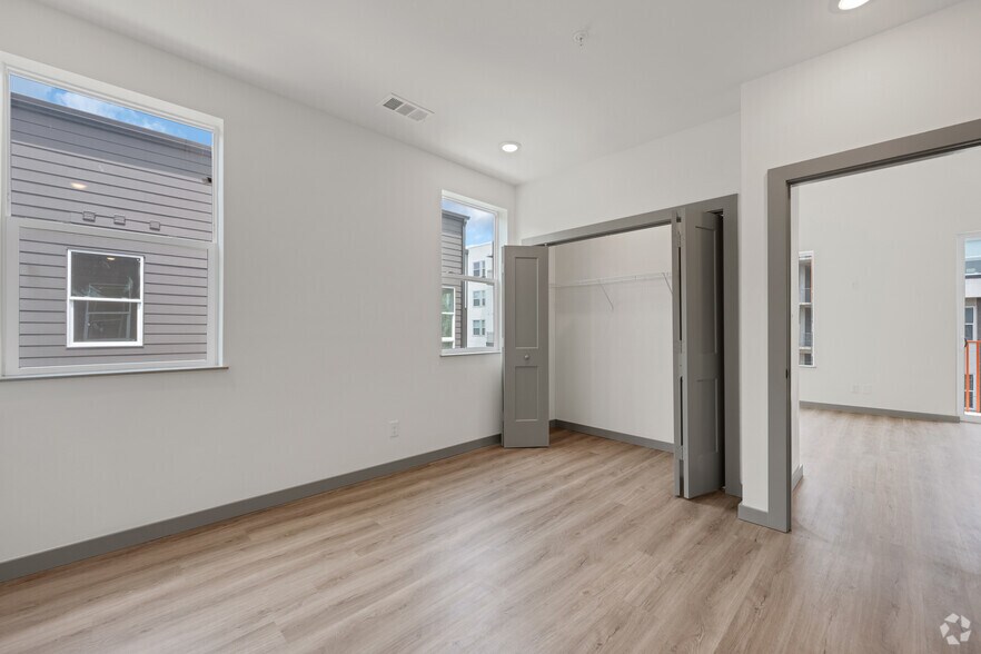 More Photos Of 3981-4001 Roseland Ave, Dallas Apartments For Sale