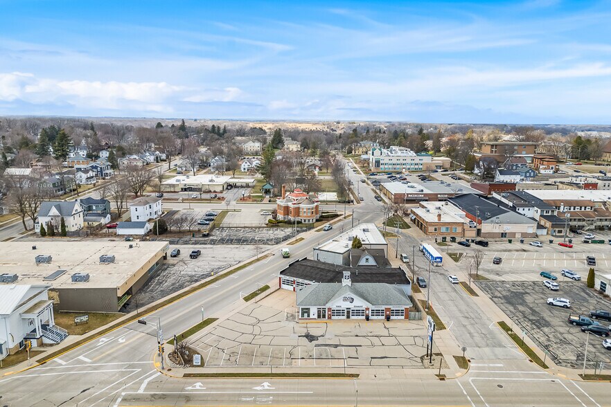 More Photos Of 400 Blackburn St, Ripon Specialty For Sale