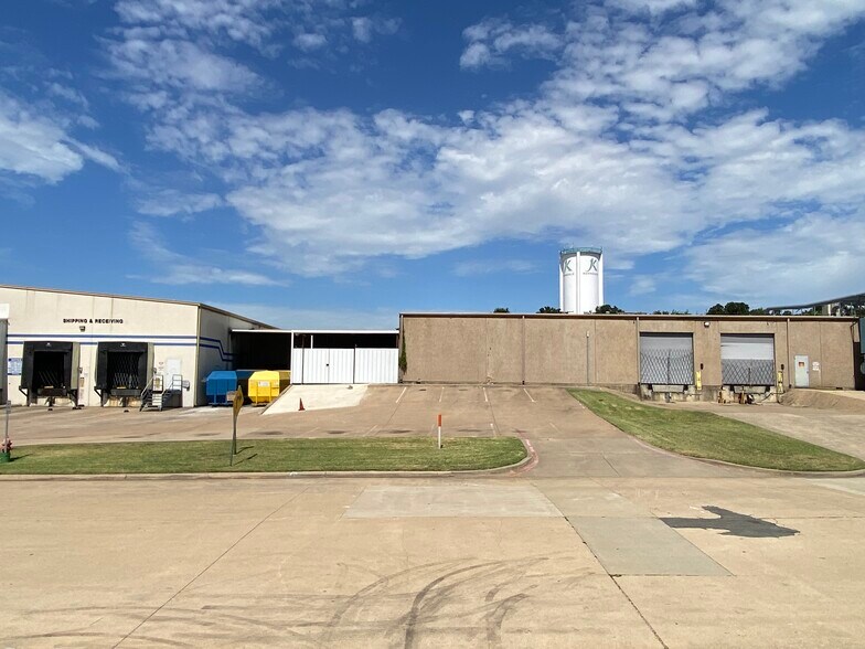 More Photos Of 695 Tower Dr, Kennedale Distribution For Lease