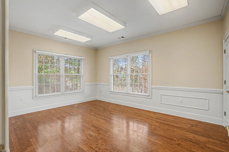 More Photos Of 125 Park of Commerce Dr, Savannah Office For Sale