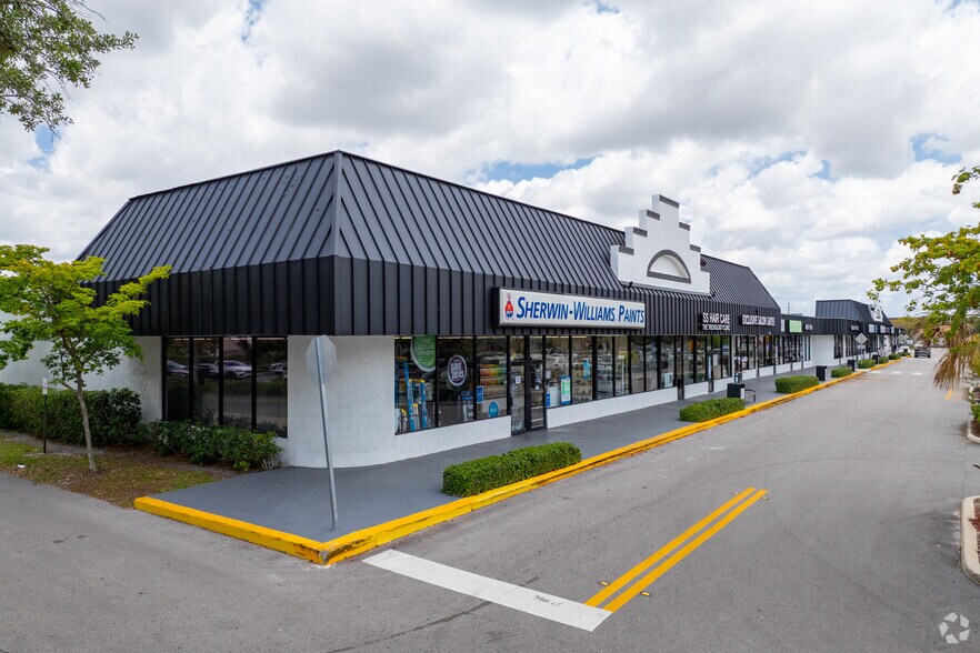 Primary Photo Of 9801-9965 Pines Blvd, Pembroke Pines General Retail For Lease