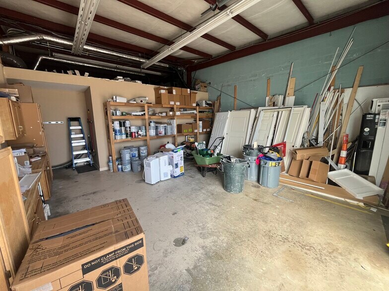 More Photos Of 830 Eastern Blvd, Clarksville Freestanding For Lease