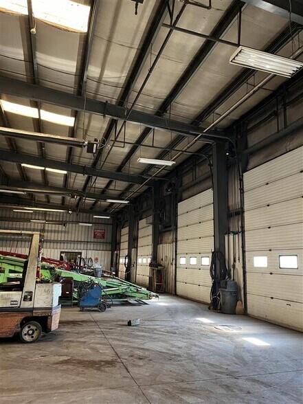 More Photos Of 75 Ransier Dr, Buffalo Truck Terminal For Sale