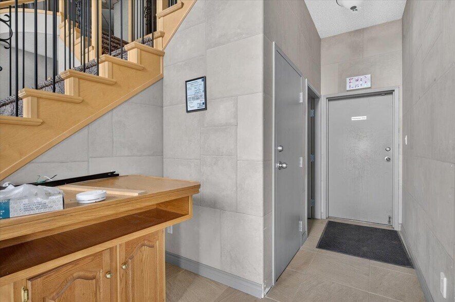 More Photos Of 12803 54th St NW, Edmonton Office For Sale