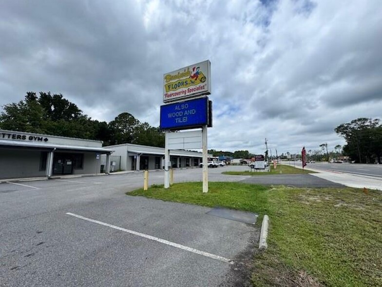 More Photos Of 840 E King Ave, Kingsland General Retail For Lease