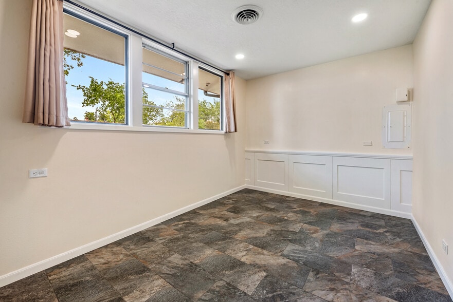 More Photos Of 601 Mary Lake Dr, Bryan Office Residential For Lease