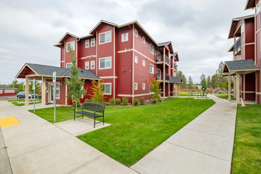 More Photos Of 13001 S Crompton's Ln, Molalla Apartments For Sale