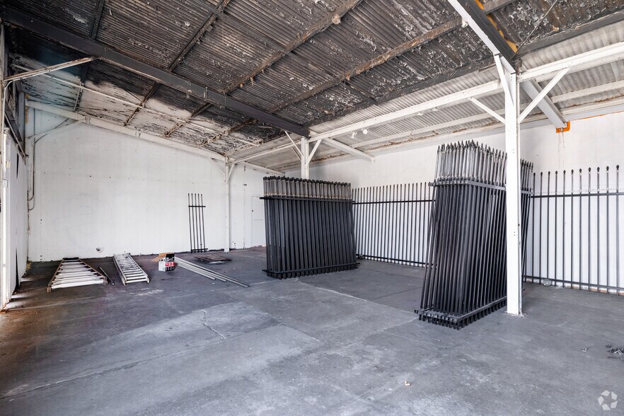 More Photos Of 2121 Lincoln Blvd, Venice Freestanding For Lease