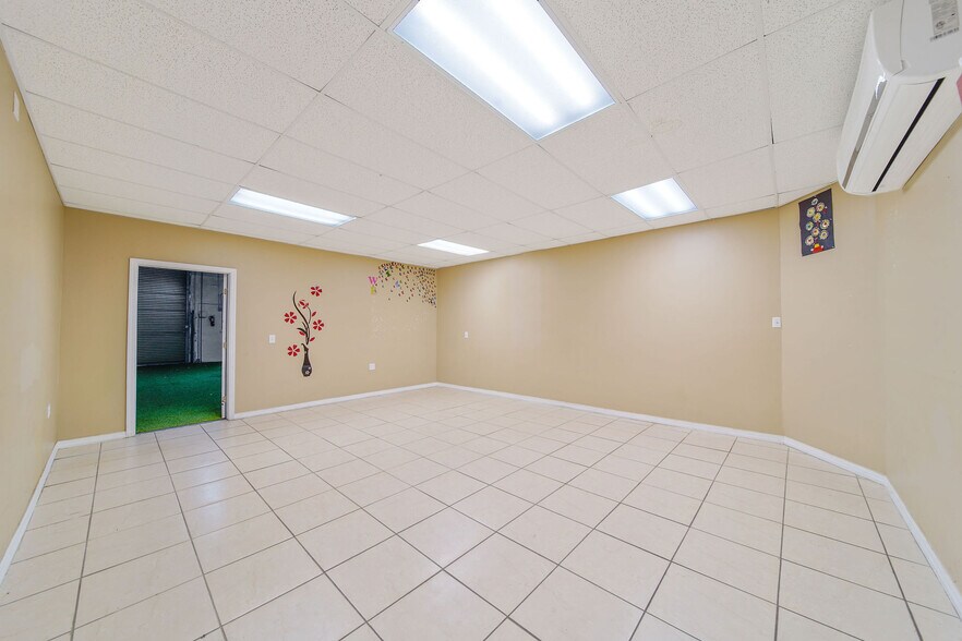 More Photos Of 25 E 4th St, Hialeah Office For Sale