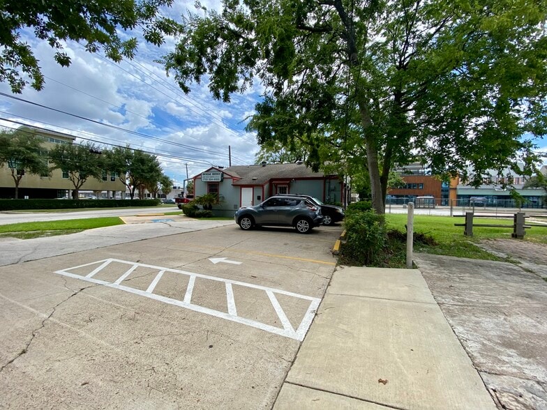 More Photos Of 2202 Richmond Ave, Houston Medical For Sale