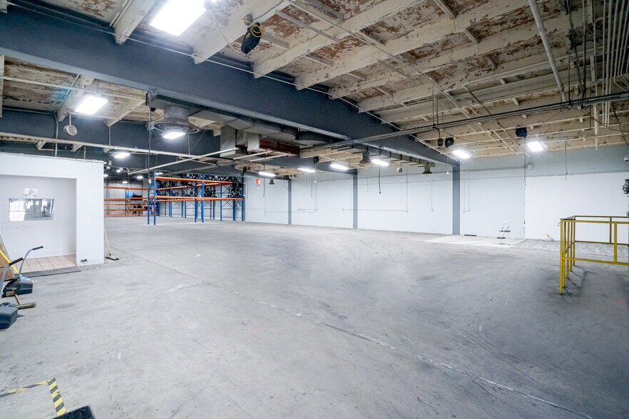 More Photos Of 13501 S Main St, Los Angeles Warehouse For Lease