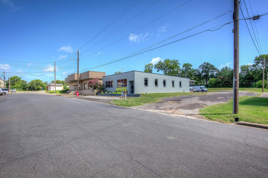 More Photos Of 107 E Locust, Winnsboro Office For Sale