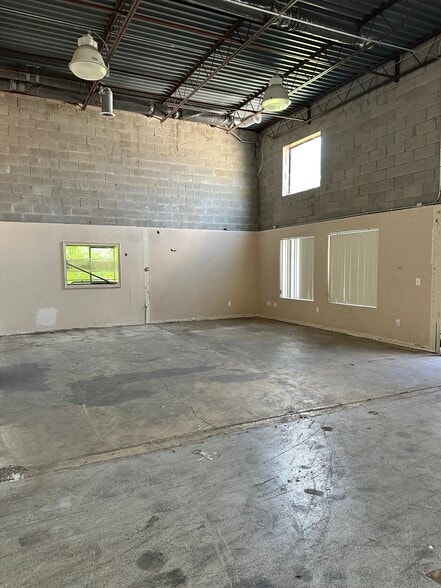 More Photos Of 42120 Garfield Rd, Clinton Township Freestanding For Lease