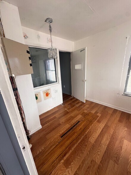 More Photos Of 301 24th St NW, Roanoke Light Distribution For Lease