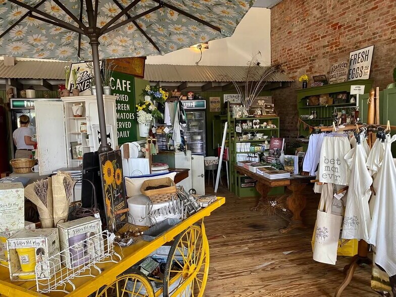 More Photos Of 14560 Main St, Orrville General Retail For Sale