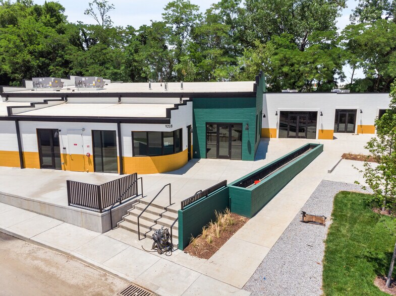 More Photos Of 921 Cherokee Ave, Nashville Storefront Retail Office For Lease