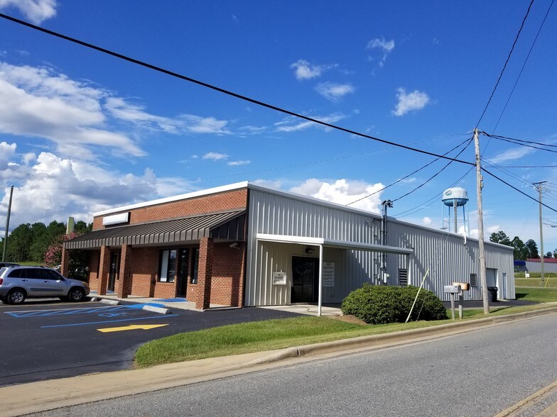 More Photos Of 636 E Franklin St, Sylvester Storefront For Sale