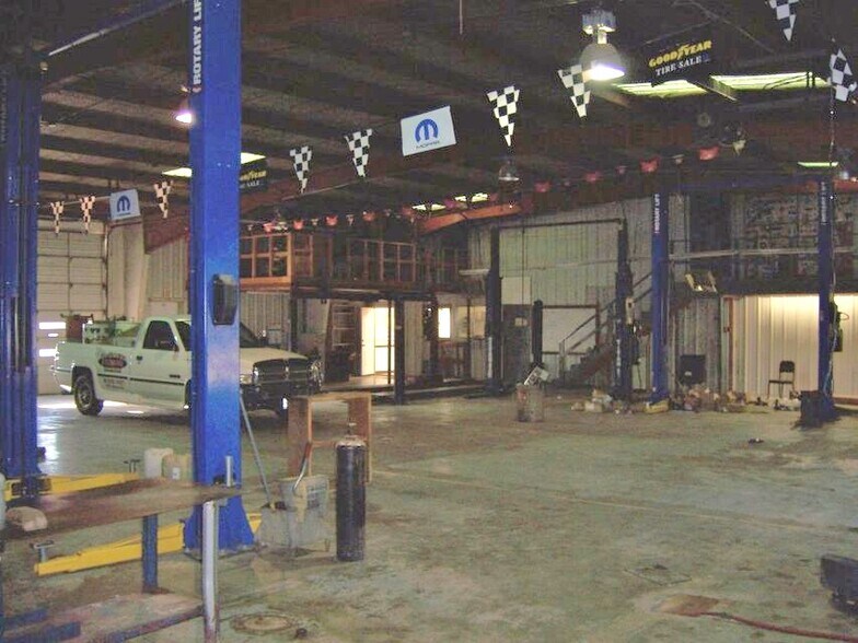 More Photos Of 1313 W 5th St, Plainview Auto Repair For Sale