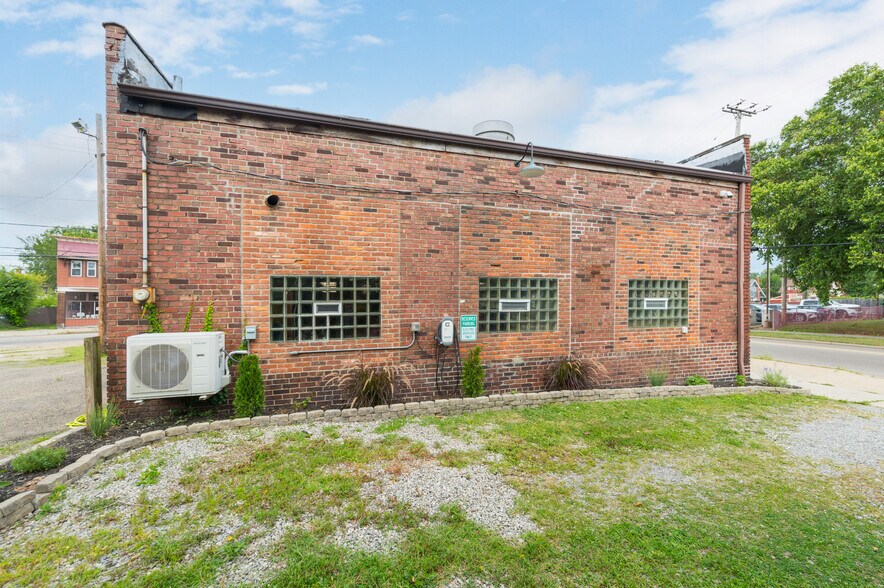 More Photos Of 2030 Broadview Rd, Cleveland Storefront For Sale