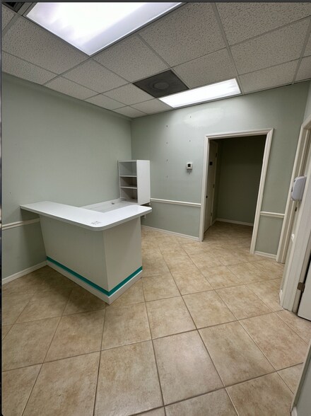 More Photos Of 501 Goodlette Rd N, Naples Office For Lease