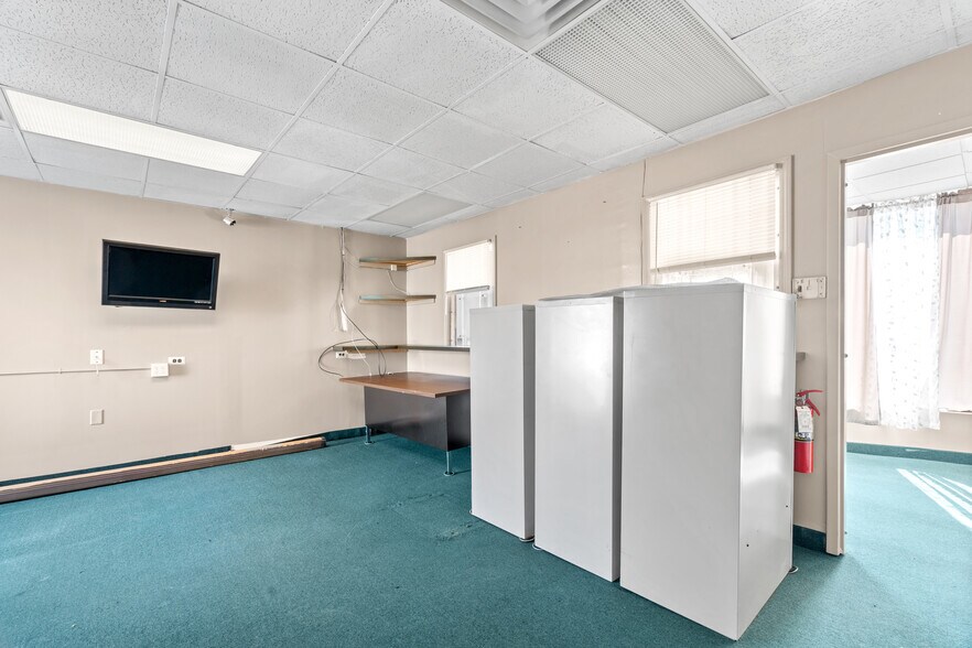 More Photos Of 220 Southfield Rd, Ecorse Storefront Retail Residential For Sale