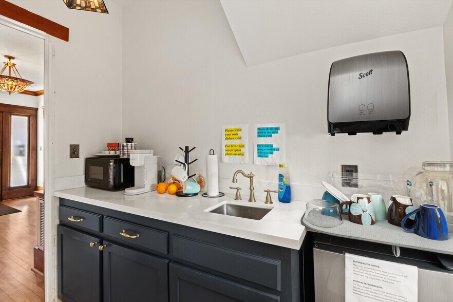 More Photos Of 106 Thorn St, San Diego Office Residential For Sale
