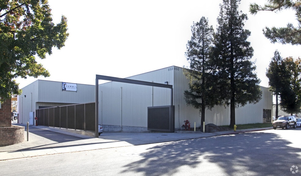 More Photos Of 850 Faulstich Ct, San Jose Warehouse For Lease