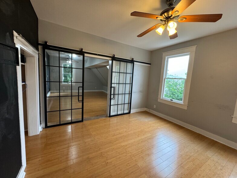 More Photos Of 801 E Quincy St, San Antonio Office Residential For Lease