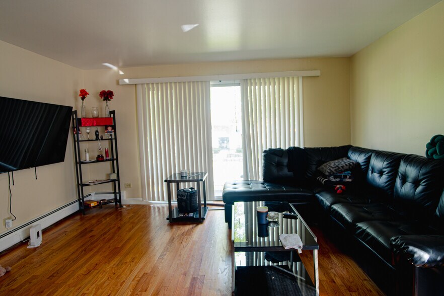 More Photos Of 4335 Lindenwood Dr, Matteson Apartments For Sale