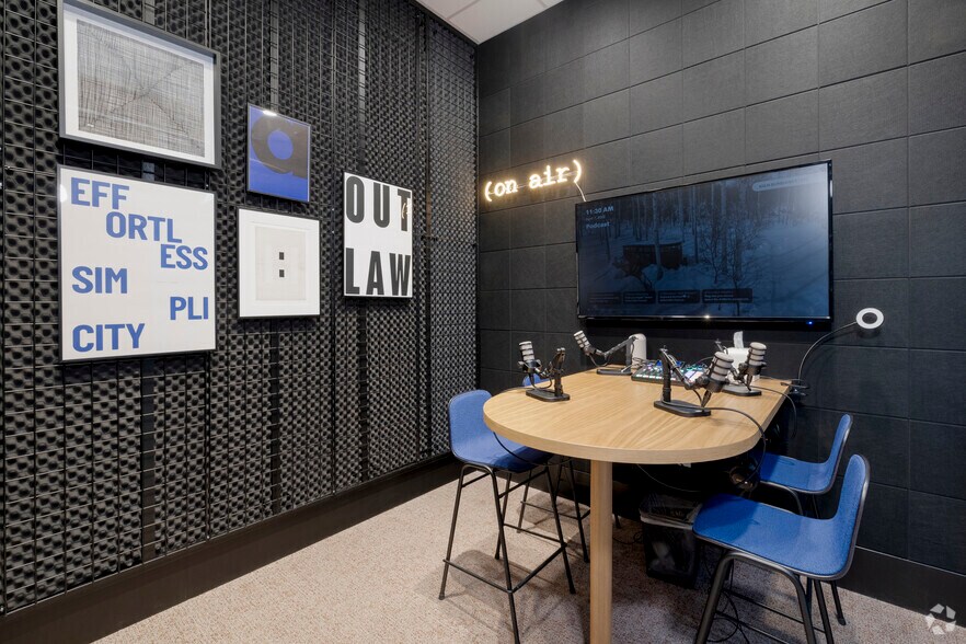 More Photos Of 1801 E Camelback Rd, Phoenix Coworking Space