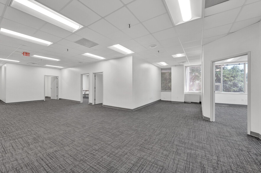 More Photos Of 4500 Leeds Ave, North Charleston Unknown For Lease