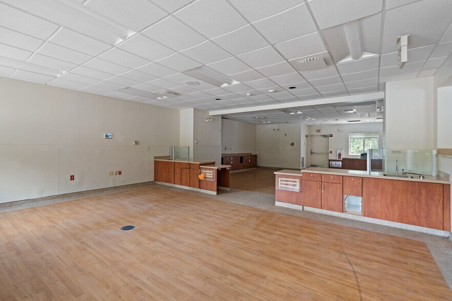 More Photos Of 4 Corwin Ct, Newburgh Medical For Sale