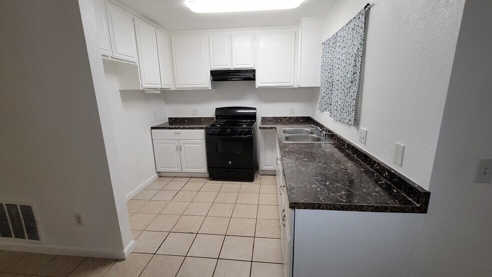 More Photos Of 43965 Towne St, Indio Apartments For Sale