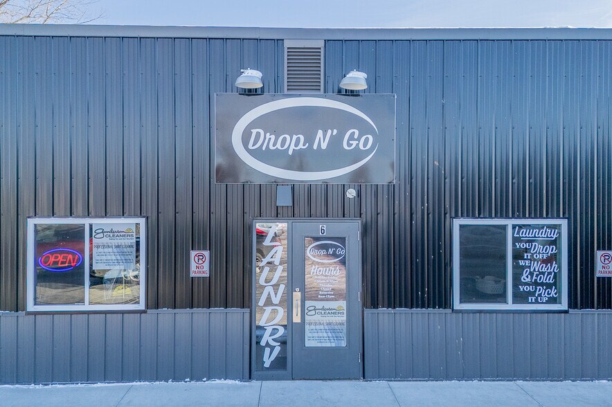 More Photos Of 1186 N Shawano St, New London General Retail For Lease