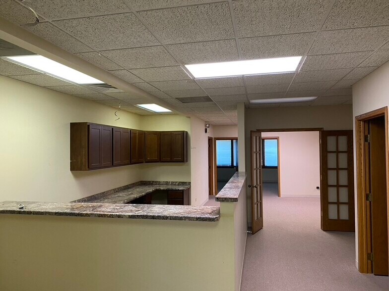 More Photos Of 236 E Northwest Hwy, Palatine Medical For Lease