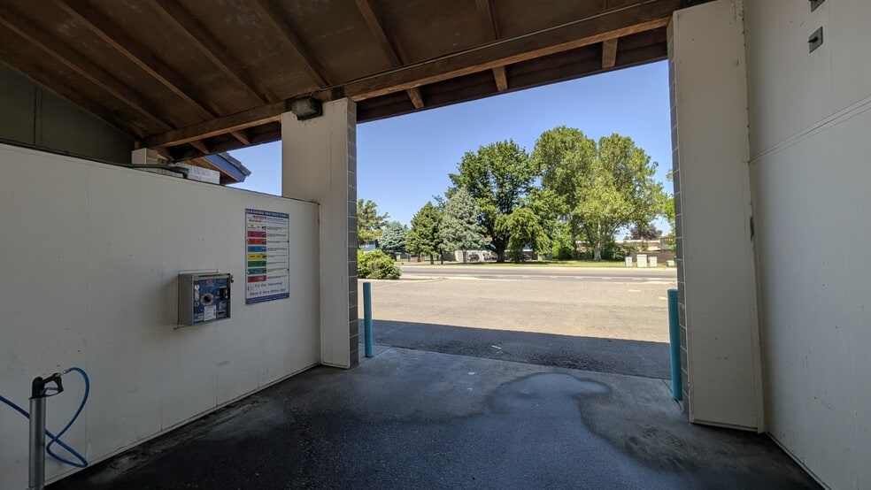 More Photos Of 311 Van Giesen Street, Richland Carwash For Sale