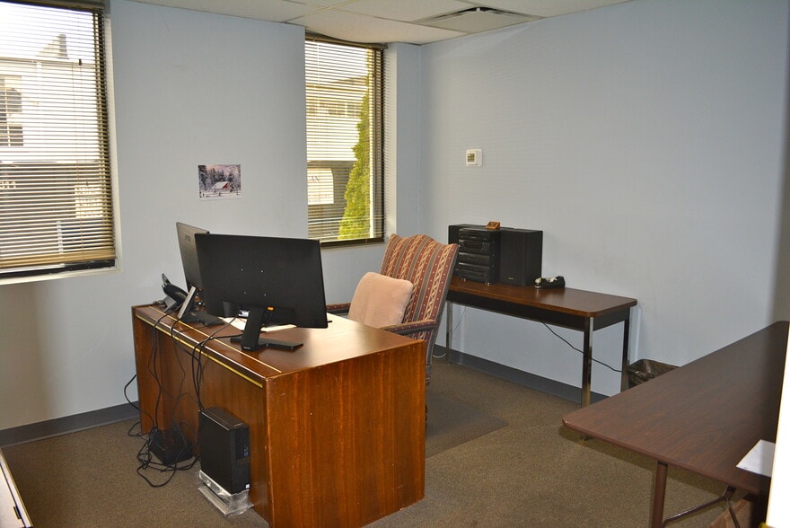 More Photos Of 4 Mark Rd, Kenilworth Light Distribution For Sale