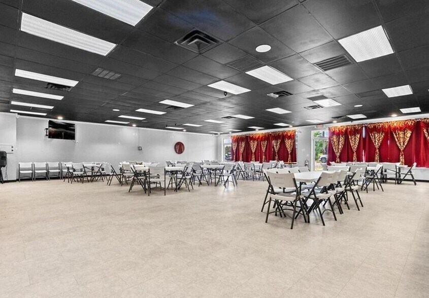 More Photos Of 1060 Trowbridge Rd, East Lansing Restaurant For Sale