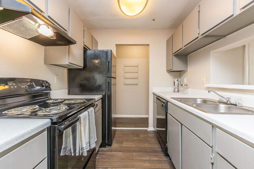 More Photos Of 5816 Covington Hwy, Decatur Apartments For Sale