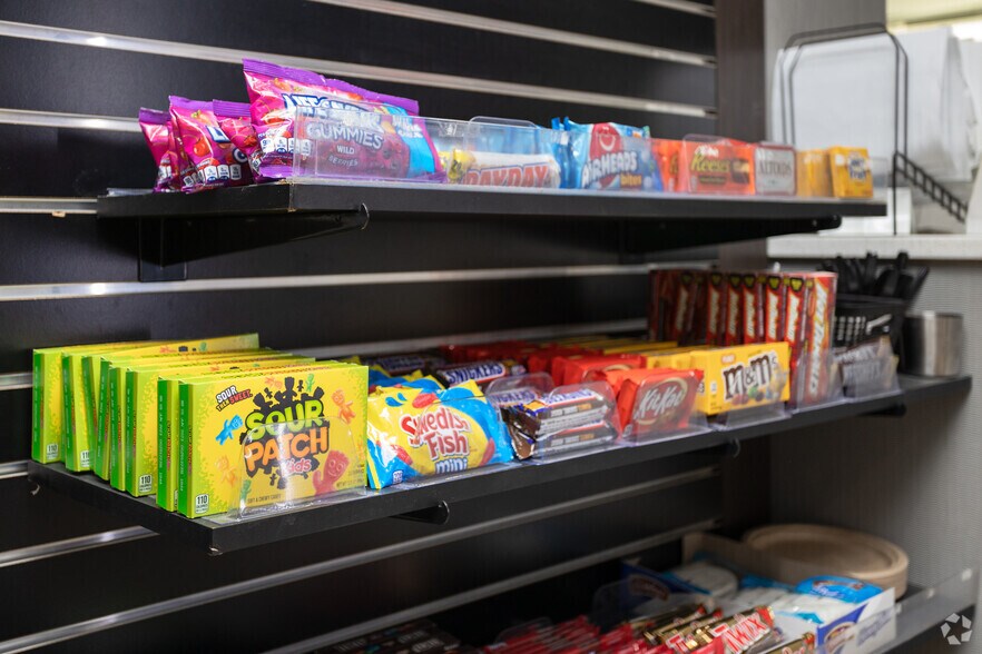 More Photos Of 55 Hampton Park Blvd, Capitol Heights Hotel For Sale