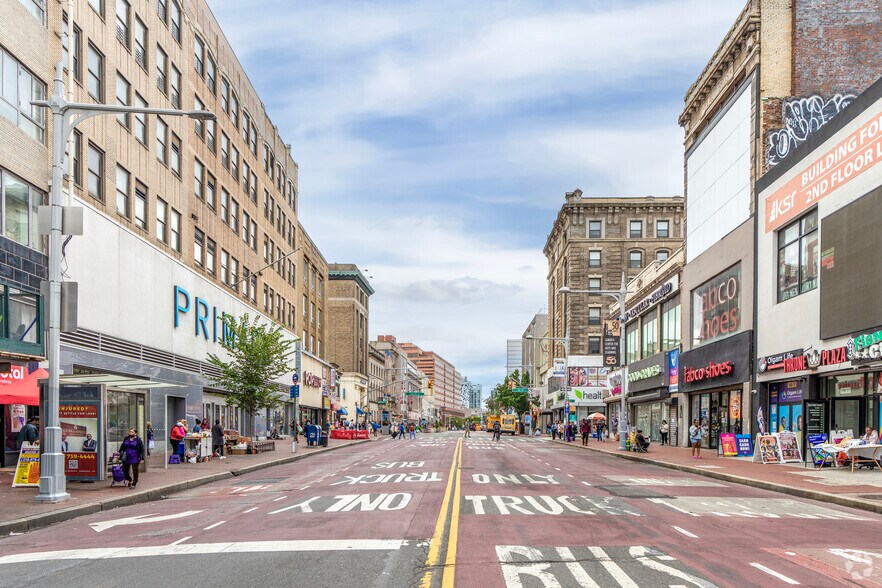 More Photos Of 161-21 Jamaica Ave, Jamaica Office For Lease