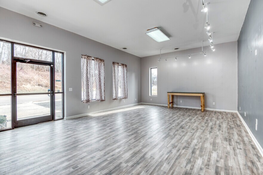 More Photos Of 324 S Commerce St, Marion Loft Creative Space For Sale