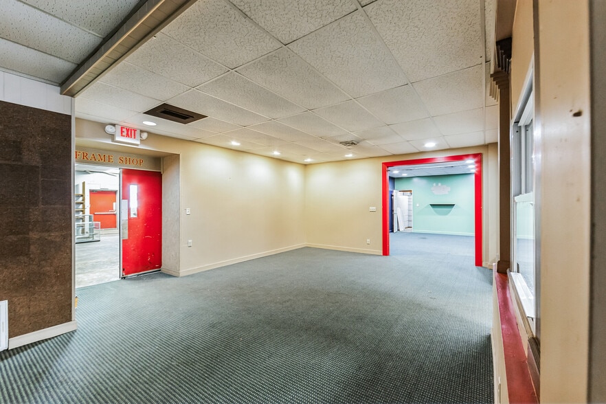 More Photos Of 65 E Fayette St, Uniontown Showroom For Sale