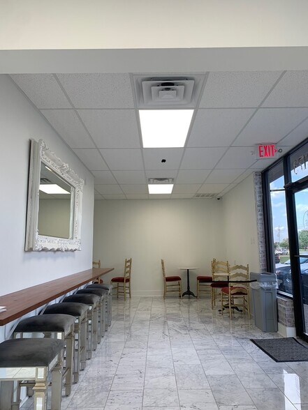 More Photos Of 2100 Airline Dr, Bossier City Storefront For Lease