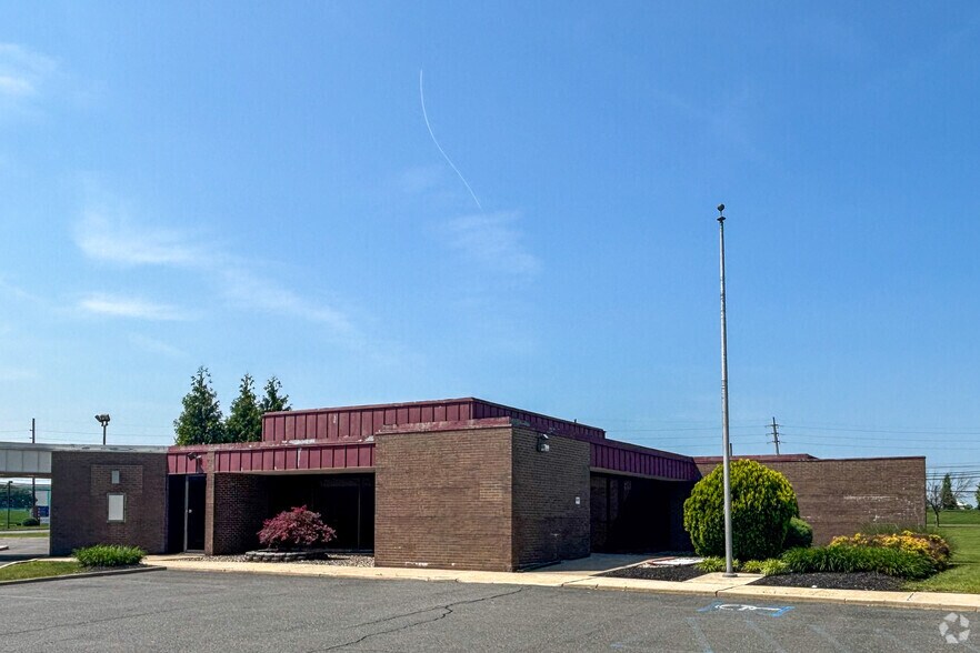 Primary Photo Of 304 Princeton Hightstown Rd, East Windsor Bank For Lease