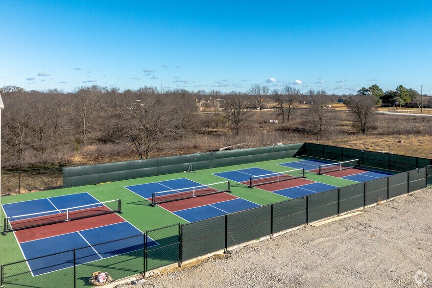 More Photos Of 9943 FM 1385, Pilot Point Sports And Entertainment For Lease