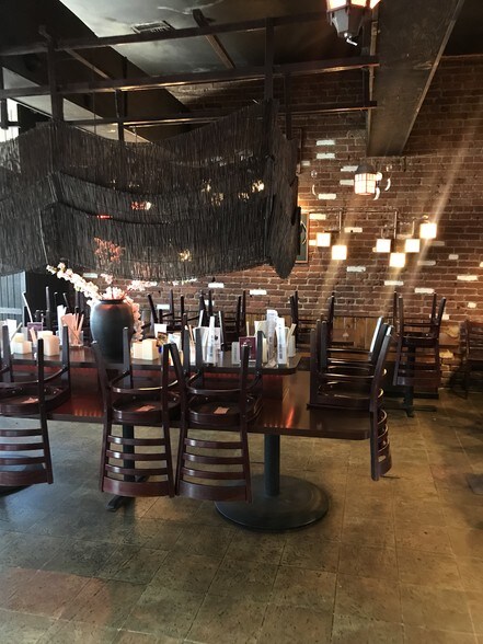 More Photos Of 11609-11613 Santa Monica Blvd, Los Angeles Restaurant For Lease