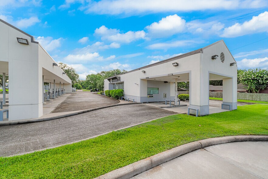 More Photos Of 723 Rollingbrook Dr, Baytown Office For Sale