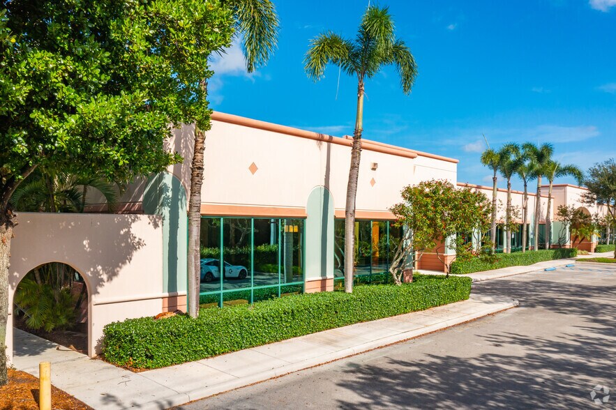 More Photos Of 2906-2990 Executive Way, Miramar Office For Lease