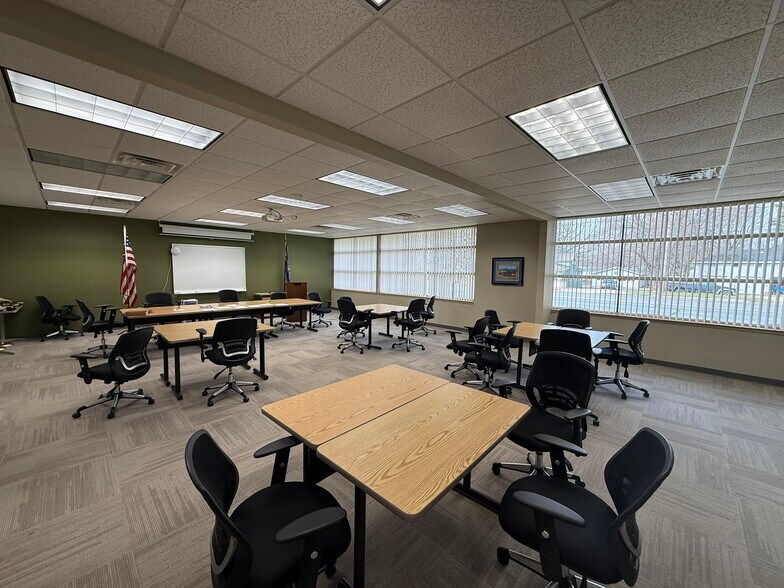 More Photos Of 3497 S 9th St, Kalamazoo Office For Lease